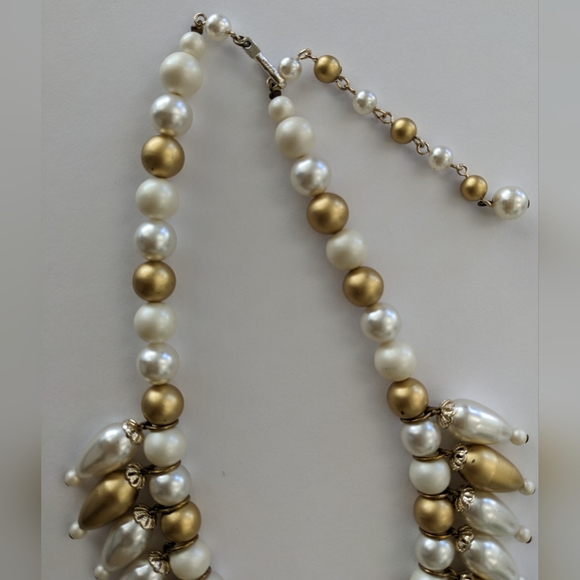 VTG JAPAN SIGNED GOLD TONE & FAUX PEARL HEAVYWEIGHT NECKLACE - Picture 4 of 10